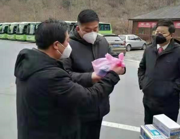 不忘初心勇擔當，我是黨員我先上